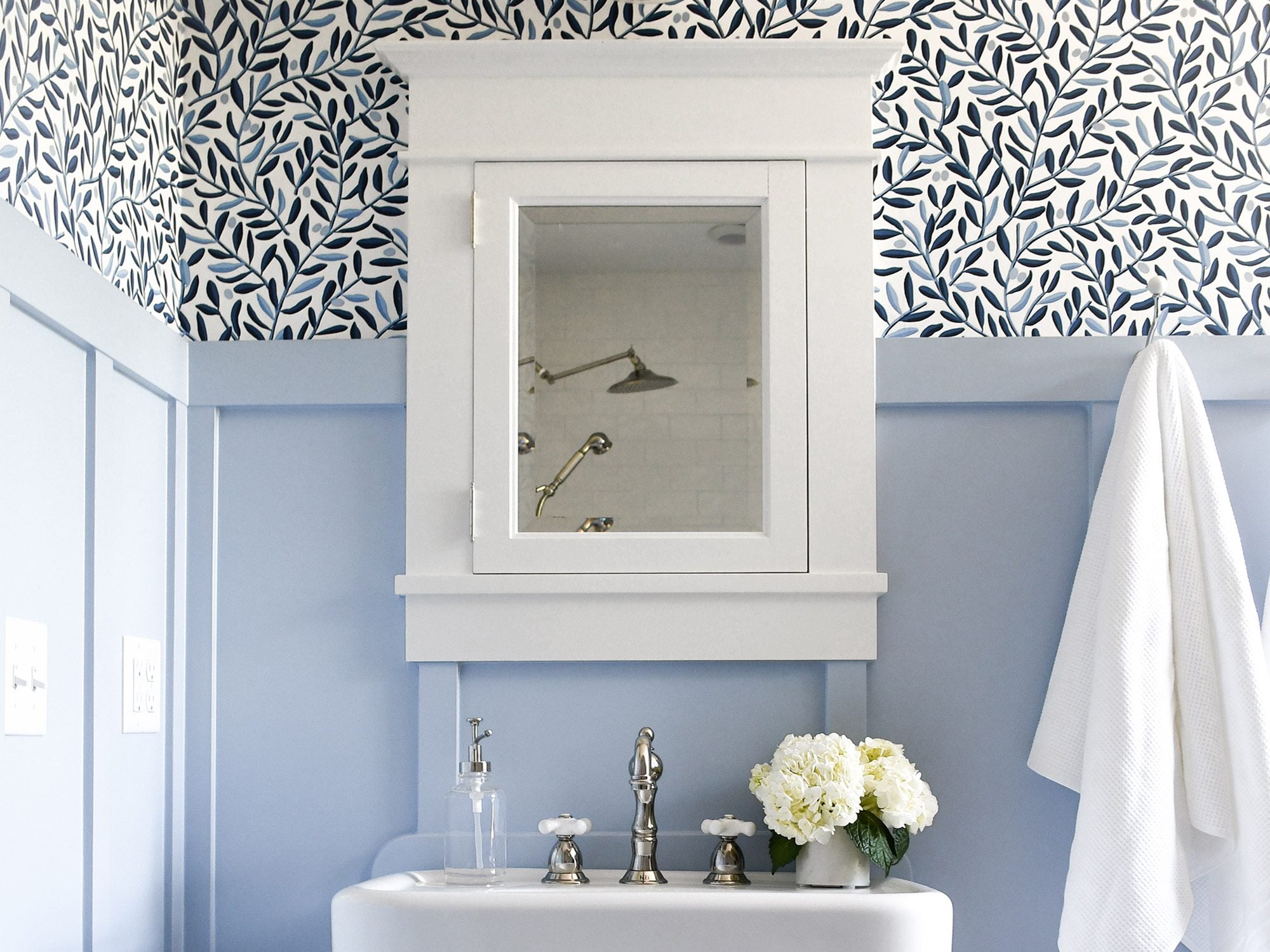 Ideas and Inspiration: Wallpaper + Painted Trim = The Perfect Finishing Touch